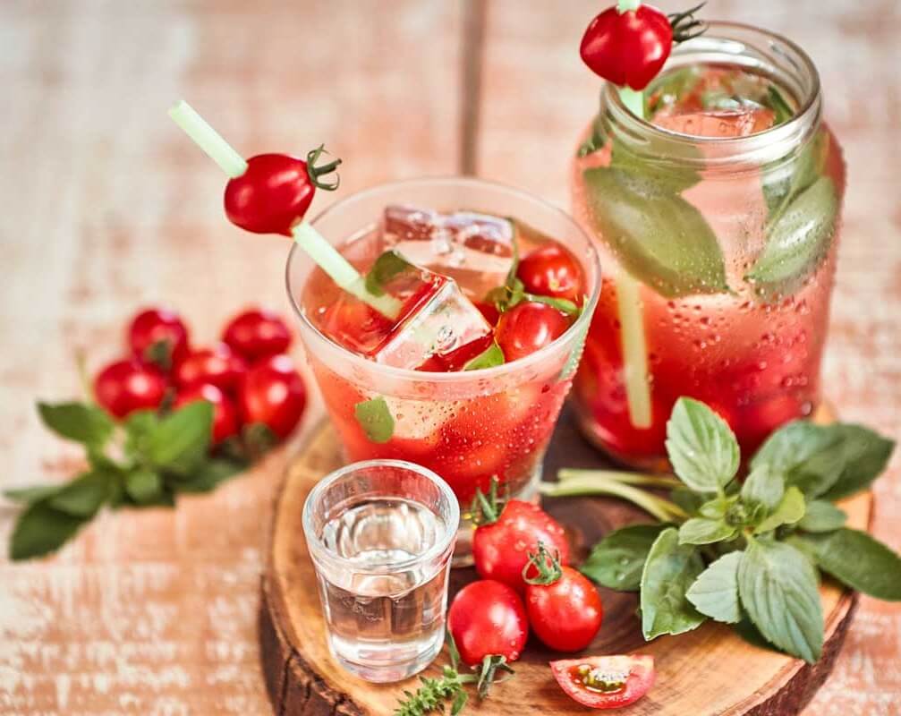 receita-drink-como-fazer-caipirinha-de-tomate